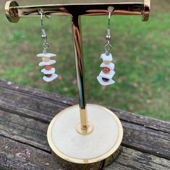 🐚NEW Handmade Puka Shell & Wood Earrings🐚 - Picture 4 of 4